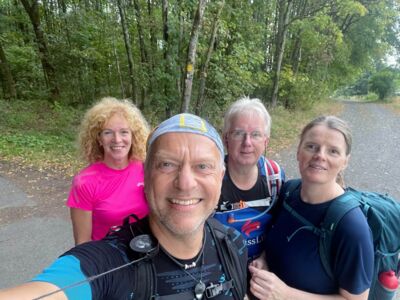 Foto der Wandergruppe am Start der Wanderung.