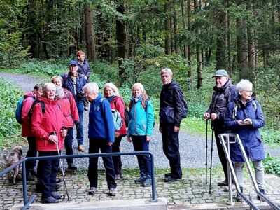 Wanderer am Tretbecken