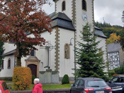 Die Kirche St. Cosmas und Damian in Bödefeld.