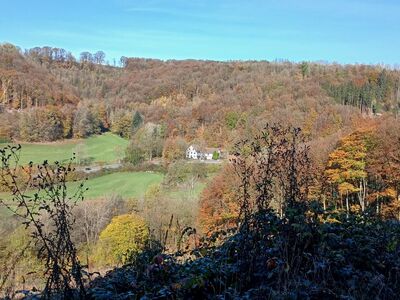 Blick ins Dörspetal mit der Einhaus-Ortschaft Grünenthal.