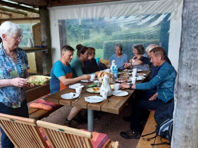 Verdient! Gemeinsames Frühstück an der SGV Hütte.