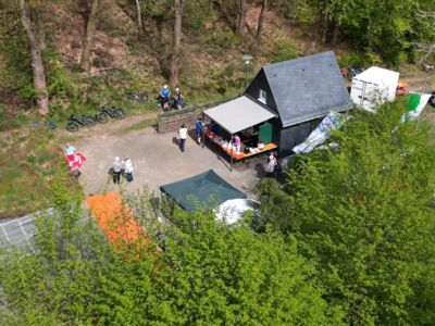 Drohnenaufnahmen vom Gelände der SGV-Hütte mit Impressionen vom 1. Maifest