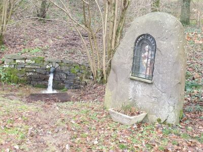 Bildstock der heiligen Anna am Wegesrand oberhalb von Feldmannshof Richtung Benolpe.